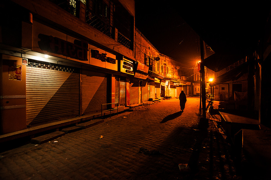 Ulice Vrindavanu nocą tuż przed świętem Holi (więcej w galerii "Holi Hai!") (Indie. Dzień jak nie codzień.)